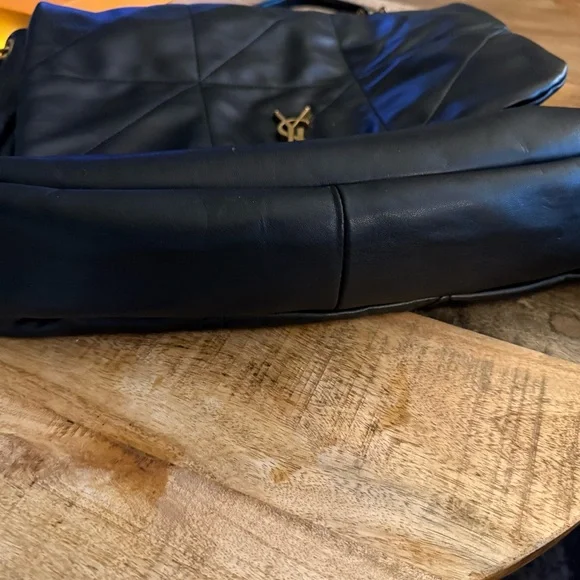 Yves Saint Laurent Black and Gold Shoulder Bag with Sleek Design - Picture 10 of 15